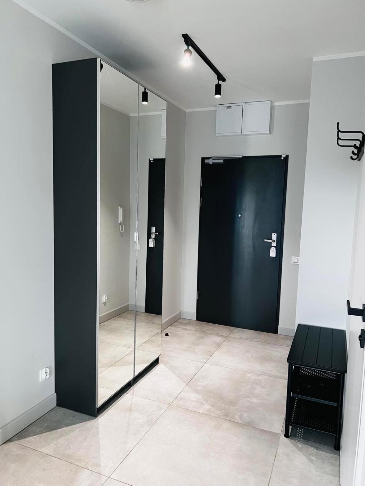 Property Apart - Legnicka Business Center Breslavia Esterno foto
