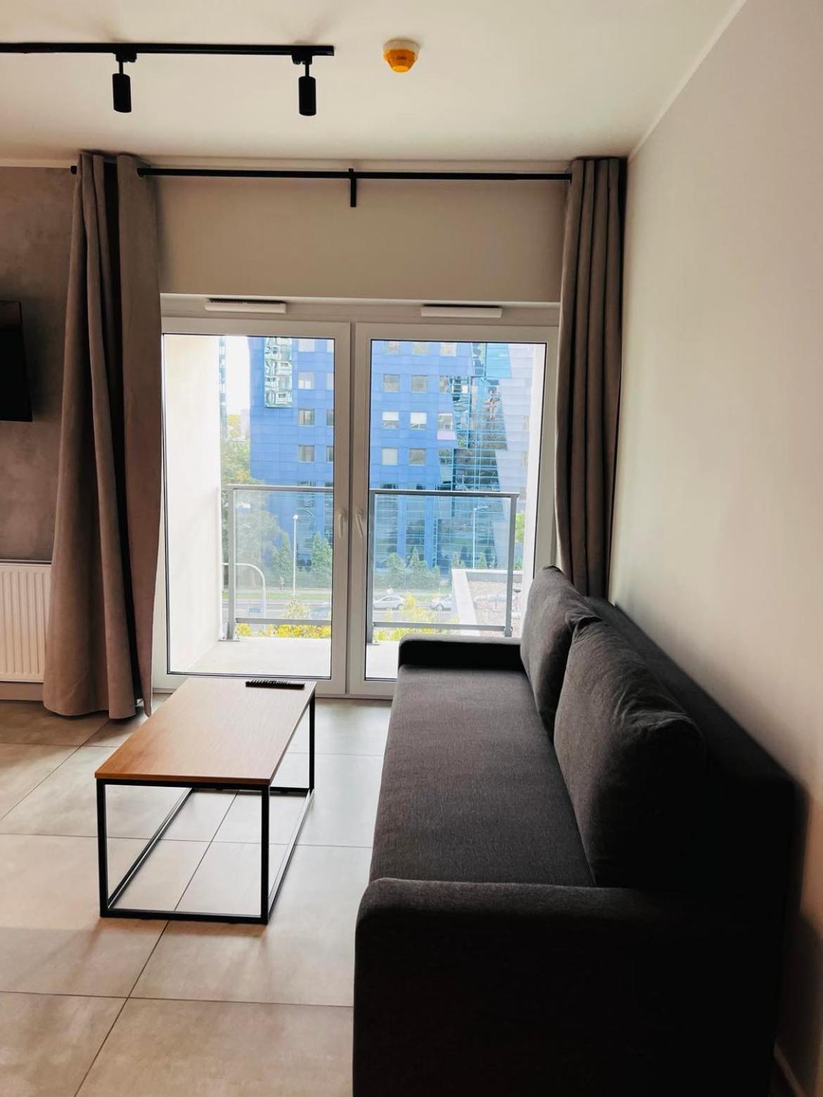 Property Apart - Legnicka Business Center Breslavia Esterno foto