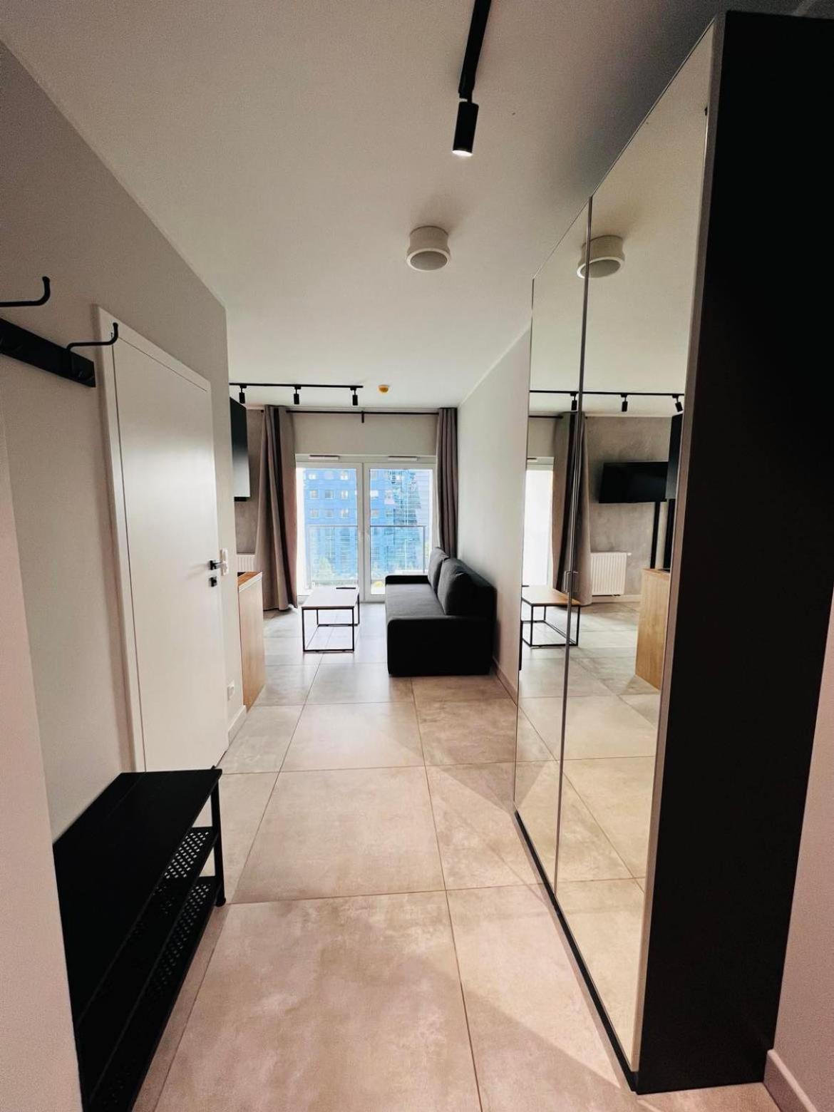Property Apart - Legnicka Business Center Breslavia Esterno foto