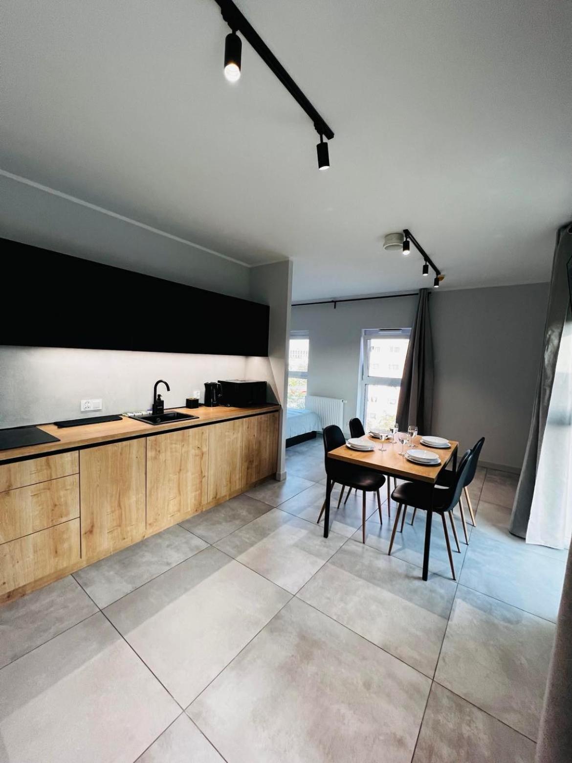Property Apart - Legnicka Business Center Breslavia Esterno foto